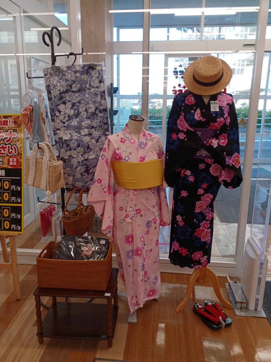ofaikoishida's tweet photo. 梅雨はまだあけませんが…
浴衣コーナー出来ました🎶
是非ご来店ください。
お待ちしております(*^^*)
#オフハウス愛甲石田
#オフハウス #OFFHOUSE
#リユースでファッションを楽しもう https://t.co/P07Hy4SZDu