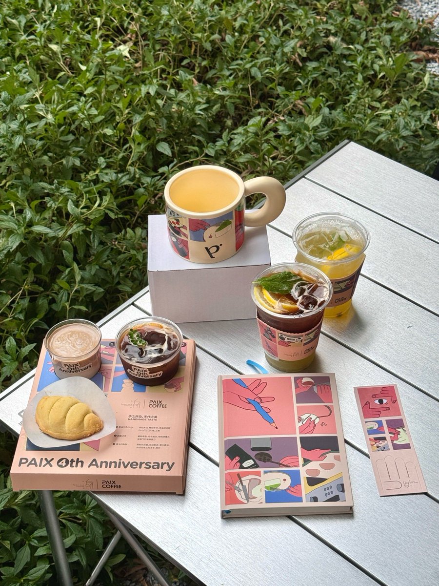 Trollbeady's tweet photo. Hey, I just had such a lovely chat with a stranger at the coffee shop today—turns out we both love indie folk and had the same favorite childhood book! Small random connections really do make my day ， https://t.co/y9jZCNNAdQ
