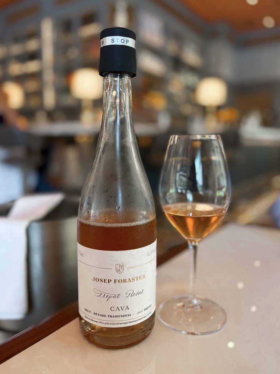 llmontia_vv's tweet photo. Can Bo 🍽️ restaurante de tapas y vinos en el corazón de Barcelona 😍
Josep Foraster Cava Rosat Trepat Brut 2022 🍾
#canbo #grandhotelcentral #josepforaster #trepat #hotels https://t.co/zmov1Ba39B