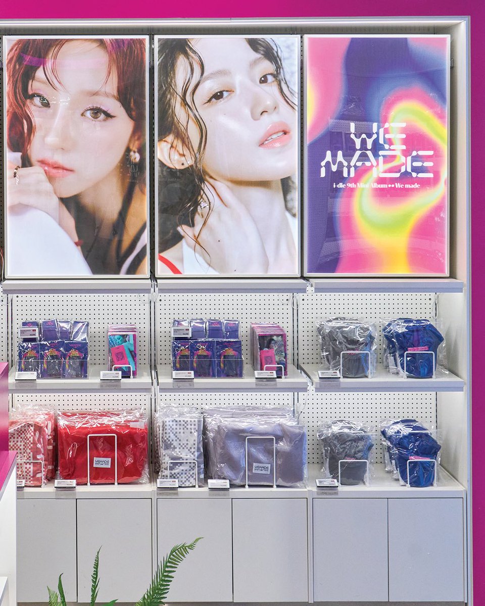 LINEFRIENDSinfo's tweet photo. ❤️‍🔥Special Gifts
 -  POP-UP MERCH purchases over 50,000 KRW: 1 free random photocard 
 - POP-UP MERCH purchases over 100,000 KRW: 1 Gacha Draw Entry (Limited to 1 entry per person)
* First-come, first-served basis. (While supplies last) https://t.co/MnrFDsPB39