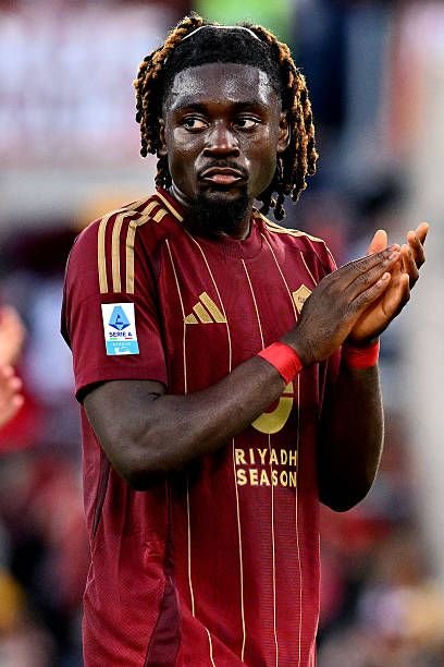 Heiyooo24's tweet photo. Manchester United are interested in signing Manu Koné (25/CM/🇫🇷) from AS Roma.

Koné, who can play as a defensive midfielder or in a box-to-box role, made 37 appearances across all competitions for Roma last season. https://t.co/fDjFzfXxvS