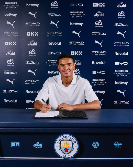 ManCityCatala's tweet photo. Ens complau anunciar el fitxatge del porter Pierce Charles, procedent del Sheffield Wednesday, amb un contracte de cinc anys.

Charles s'incorporarà cedit al Queens Park Rangers de The Championship per a la temporada 2026/27. https://t.co/SSKMZZDLE8