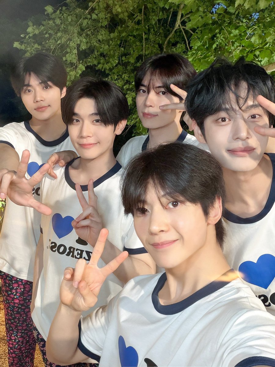 myseokryudan's tweet photo. our zb1 who will love zerose forever 💙 https://t.co/djq8lxR8aW