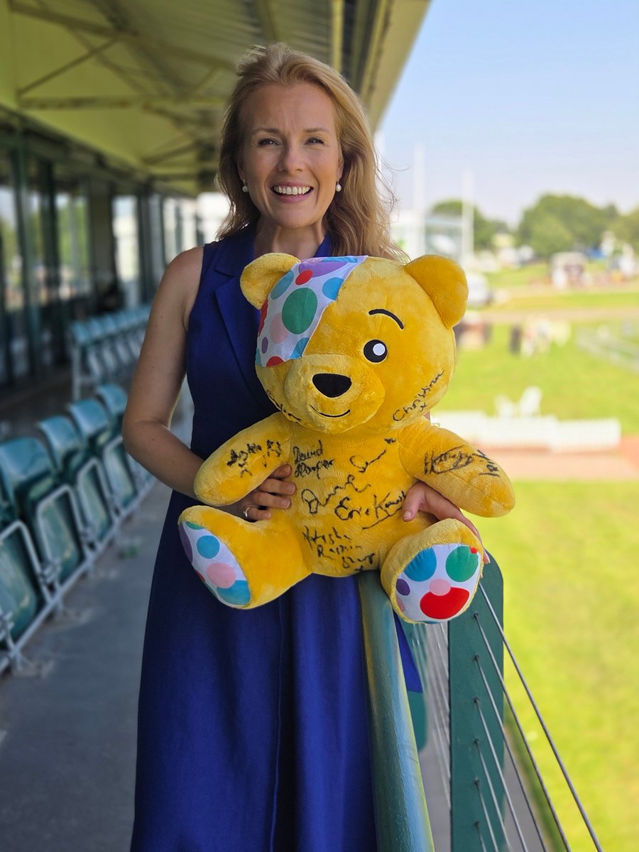 easyliveauction's tweet photo. ⭐ Bid on unforgettable experiences in the BBC Children in Need auction! Support a great cause with exclusive BBC Bargain Hunt lots! 

🗓 Sat 11th July | From 10am BST
📍 Wessex Auction Rooms | 679 Lots

View more: https://t.co/7OdNrz7oiB

#BBCChildrenInNeed #BargainHunt https://t.co/Yg9e0F9SnZ