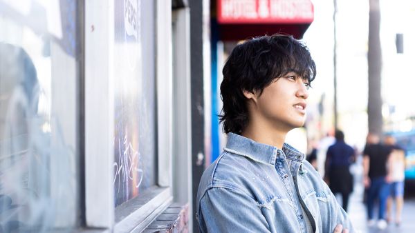 astage_ent's tweet photo. 【配信】ディズニープラス『King ＆Princeがまちあわせ in LA』
エピソード5の予告映像🎥＆先行カット📸解禁‼️

髙橋海人「会えないかもしれない…」
永瀬廉「海人とならいけるでしょ」
過去最高難易度のミッションの行方は…？

▶️https://t.co/lFx3GlMb73

#ディズニープラスでキンプリとまちあわせ https://t.co/bAB5U1SMjg