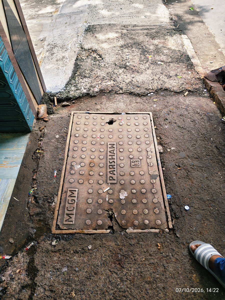 Deepak_Monani's tweet photo. I have complaint last year but still no action has been taken 
Waiting for incident to happen 
@mybmc
@mybmcwardrs https://t.co/IuRPY4WWO9