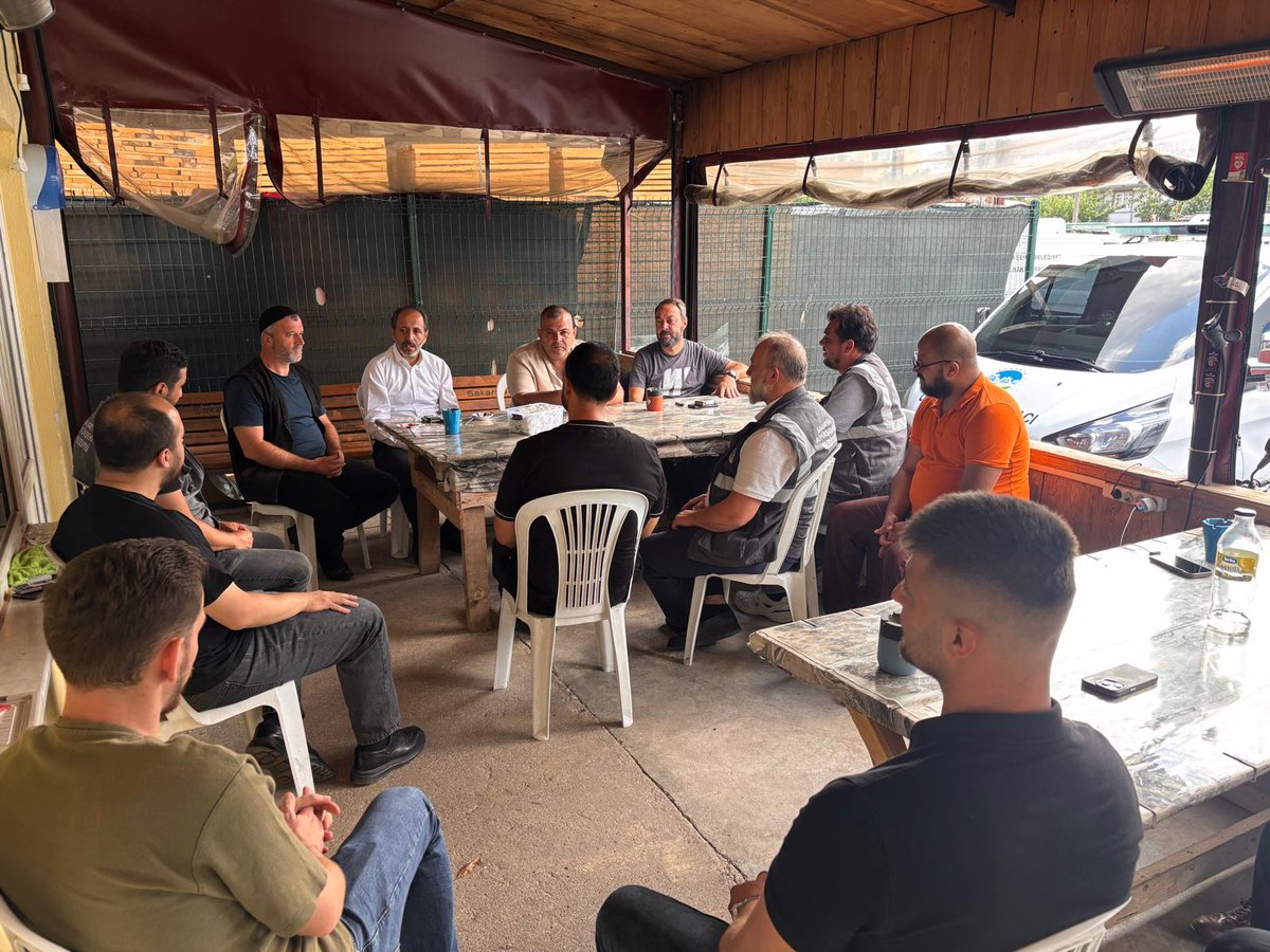 hizmetisakarya's tweet photo. Şube Başkanımız İbrahim Yılmaz ve Başkan Yardımcımız Kazım Tokpınar ile birlikte Mezarlıklar Daire Başkanlığı Defin Hizmetleri Müdürü Sayın Yusuf Ziya Hünerli'yi ziyaret ettik.

Ziyaretimiz kapsamında görev yapan üyelerimizi de iş yerlerinde ziyaret ederek güncel konular hakkında değerlendirmelerde bulunduk.
 Misafirperverlikleri için teşekkür ediyor, Sayın Müdürümüze ve tüm üyelerimize çalışmalarında başarılar ve kolaylıklar diliyoruz.
@hizmetissendika 
@ibr_ylmaz 
@KTOKPINAR 
@y_ziya_hunerli
