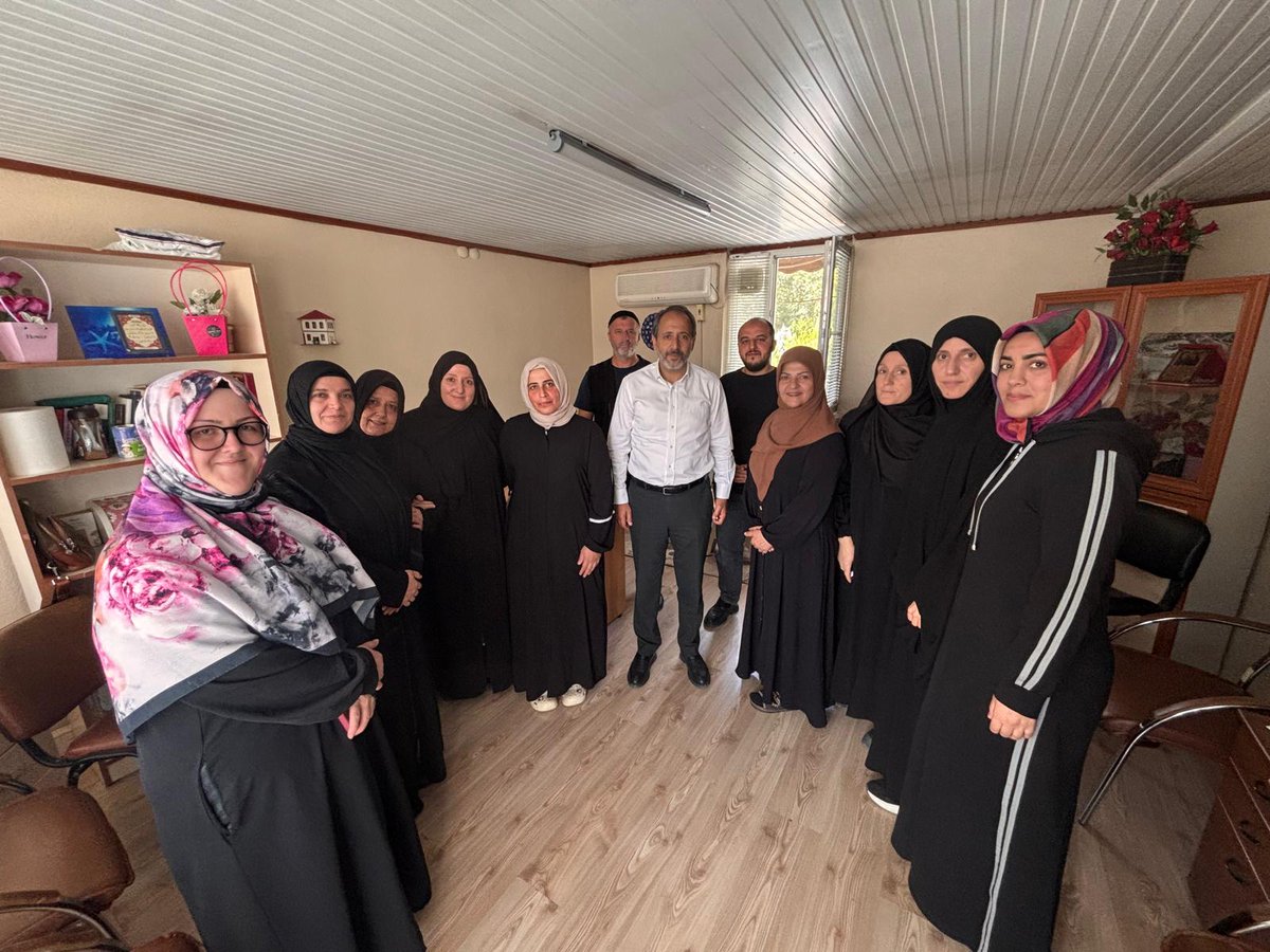 hizmetisakarya's tweet photo. Şube Başkanımız İbrahim Yılmaz ve Başkan Yardımcımız Kazım Tokpınar ile birlikte Mezarlıklar Daire Başkanlığı Defin Hizmetleri Müdürü Sayın Yusuf Ziya Hünerli'yi ziyaret ettik.

Ziyaretimiz kapsamında görev yapan üyelerimizi de iş yerlerinde ziyaret ederek güncel konular hakkında değerlendirmelerde bulunduk.
 Misafirperverlikleri için teşekkür ediyor, Sayın Müdürümüze ve tüm üyelerimize çalışmalarında başarılar ve kolaylıklar diliyoruz.
@hizmetissendika 
@ibr_ylmaz 
@KTOKPINAR 
@y_ziya_hunerli