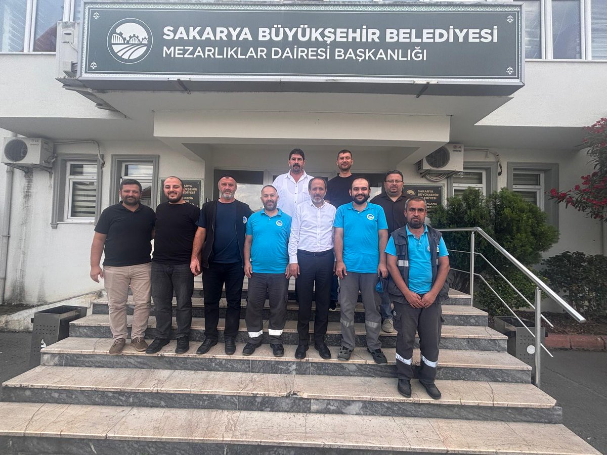 hizmetisakarya's tweet photo. Şube Başkanımız İbrahim Yılmaz ve Başkan Yardımcımız Kazım Tokpınar ile birlikte Mezarlıklar Daire Başkanlığı Defin Hizmetleri Müdürü Sayın Yusuf Ziya Hünerli'yi ziyaret ettik.

Ziyaretimiz kapsamında görev yapan üyelerimizi de iş yerlerinde ziyaret ederek güncel konular hakkında değerlendirmelerde bulunduk.
 Misafirperverlikleri için teşekkür ediyor, Sayın Müdürümüze ve tüm üyelerimize çalışmalarında başarılar ve kolaylıklar diliyoruz.
@hizmetissendika 
@ibr_ylmaz 
@KTOKPINAR 
@y_ziya_hunerli