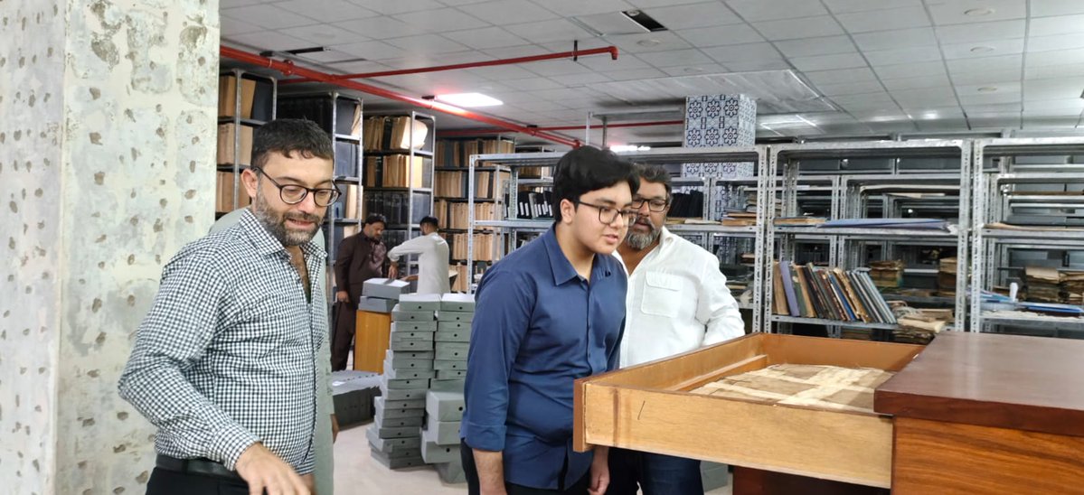 archives_sindh's tweet photo. 𝖶𝖾 𝗐𝖾𝗋𝖾 𝖽𝖾𝗅𝗂𝗀𝗁𝗍𝖾𝖽 𝗍𝗈 𝗐𝖾𝗅𝖼𝗈𝗆𝖾 𝐂𝐚𝐩𝐭𝐚𝐢𝐧 𝐉𝐮𝐧𝐚𝐢𝐝 𝖺𝗇𝖽 𝗁𝗂𝗌 𝗌𝗈𝗇 𝗍𝗈 𝕊𝕚𝕟𝕕𝕙 𝔸𝕣𝕔𝕙𝕚𝕧𝕖𝕤 𝖿𝗈𝗋 𝖺𝗇 𝗂𝗇𝗌𝗉𝗂𝗋𝗂𝗇𝗀 𝗏𝗂𝗌𝗂𝗍 𝗍𝗈 𝖾𝗑𝗉𝗅𝗈𝗋𝖾 𝗈𝗎𝗋 𝗋𝗂𝖼𝗁 𝖽𝗈𝖼𝗎𝗆𝖾𝗇𝗍𝖺𝗋𝗒 𝗁𝖾𝗋𝗂𝗍𝖺𝗀𝖾.⁣⁣ https://t.co/i1j2YtJ34W
