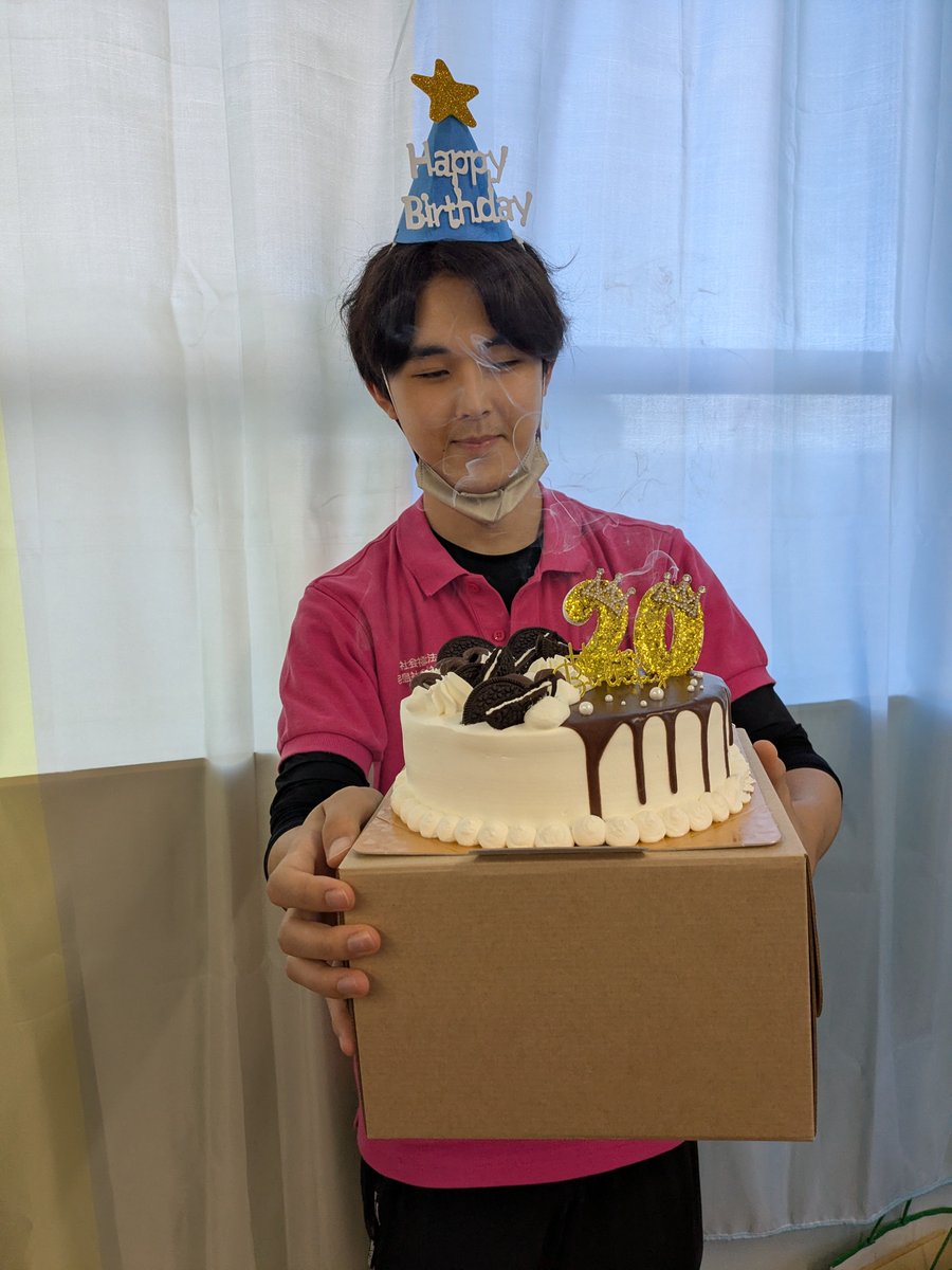 mjshakyo's tweet photo. 20歳のお祝い第◯弾！？
成人式が楽しみです♫
#happybirthday
#三宅島社協
#生クリームもりもりケーキ https://t.co/sLm4aOMRIi