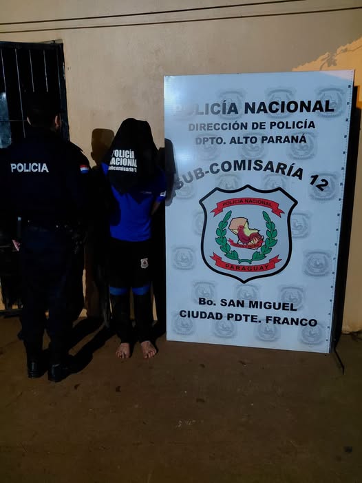 policia_py's tweet photo. 𝗔𝗹𝘁𝗼 𝗣𝗮𝗿𝗮𝗻𝗮́ | 𝗔𝗽𝗿𝗲𝗵𝗲𝗻𝘀𝗶𝗼́𝗻 𝗱𝗲 𝗽𝗲𝗿𝘀𝗼𝗻𝗮 𝘁𝗿𝗮𝘀 𝘀𝘂𝗽𝘂𝗲𝘀𝘁𝗮 𝘃𝗶𝗼𝗹𝗲𝗻𝗰𝗶𝗮 𝗶𝗻𝘁𝗿𝗮𝗳𝗮𝗺𝗶𝗹𝗶𝗮𝗿.
https://t.co/fucevM0EfN
@MDI_Paraguay https://t.co/DGQ2c9FXTY