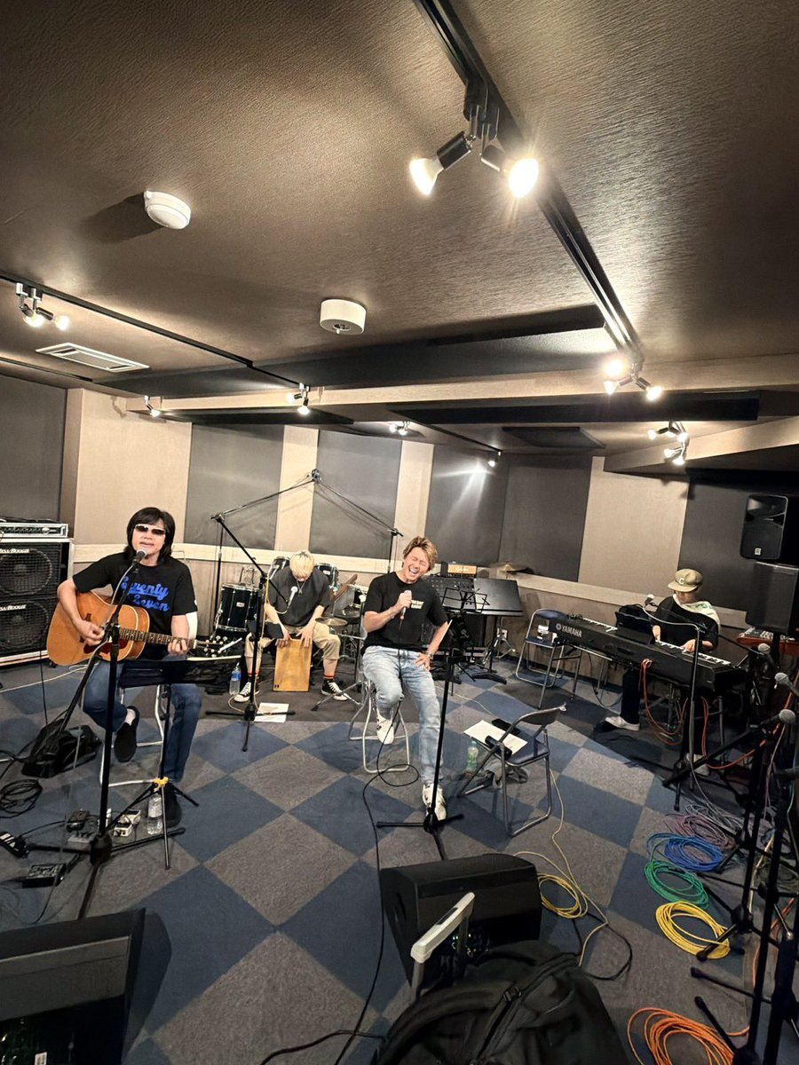 YoshimotoHiroki's tweet photo. 今日もリハーサルでした🎤
新しくチャレンジする曲たちが難しい！けど新しい！ほんで楽しい！初日までもうあと10日！
あっという間ですね😎
#SOxDY
#AcousticLiveTour
#SingMeAway vol.2 https://t.co/oQfibuRACi