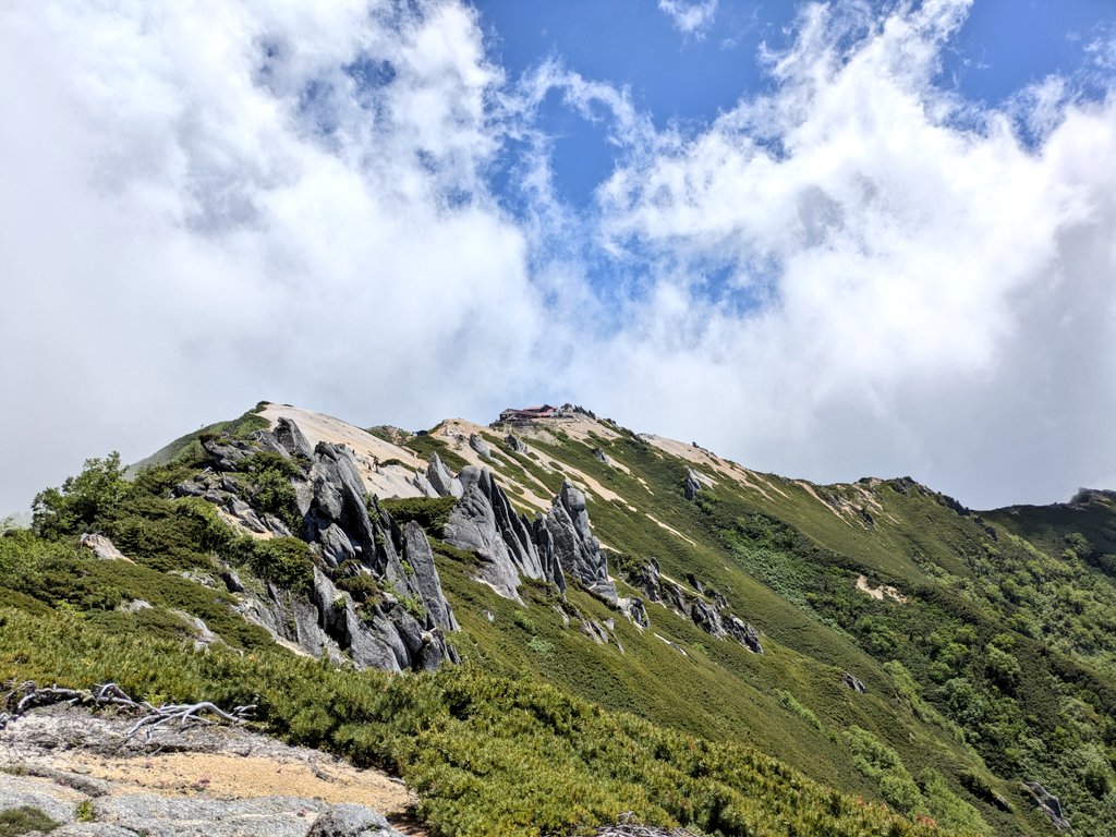 hamaroadtrip's tweet photo. 北アルプス表銀座縦走　1日目が終了。すごく暑かったけど、天気に恵まれました😆 https://t.co/iYfLpLSHmS