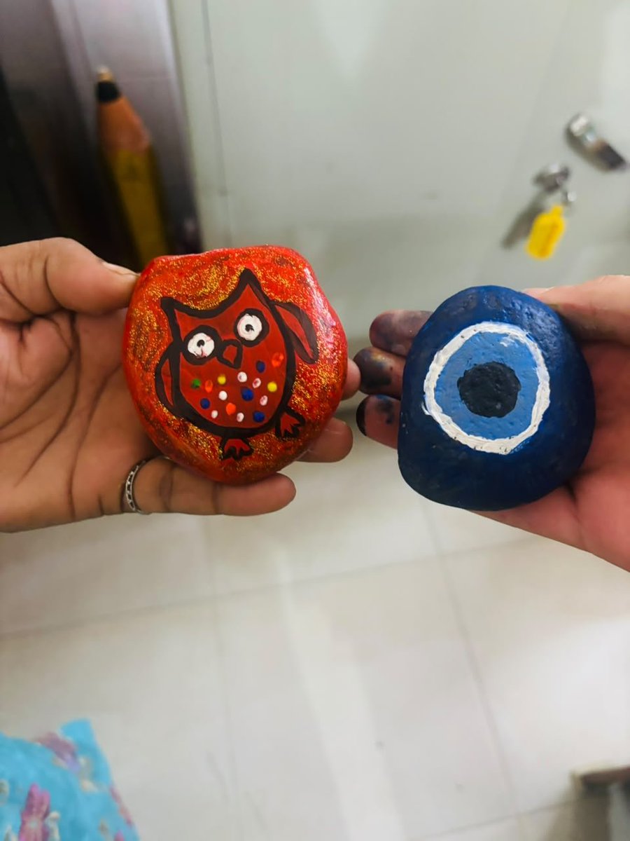 DswoJammu's tweet photo. Inmates with intellectual disabilities residing at Muskaan Home, CCI Channi Rama, Jammu, participated in a stone painting activity. Through vibrant colours and creative designs, they expressed themselves while enhancing their creativity, confidence, and fine motor skills. https://t.co/d5H02q6PMI