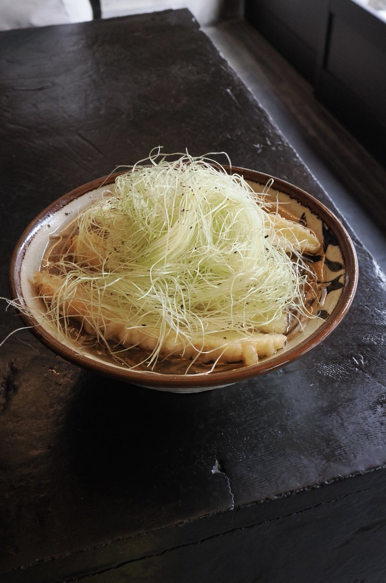 nano_723's tweet photo. ヤングコーンの髭を冷たい蕎麦つゆにつけて食べるおいしさに開眼 https://t.co/JYIWQwJ7th