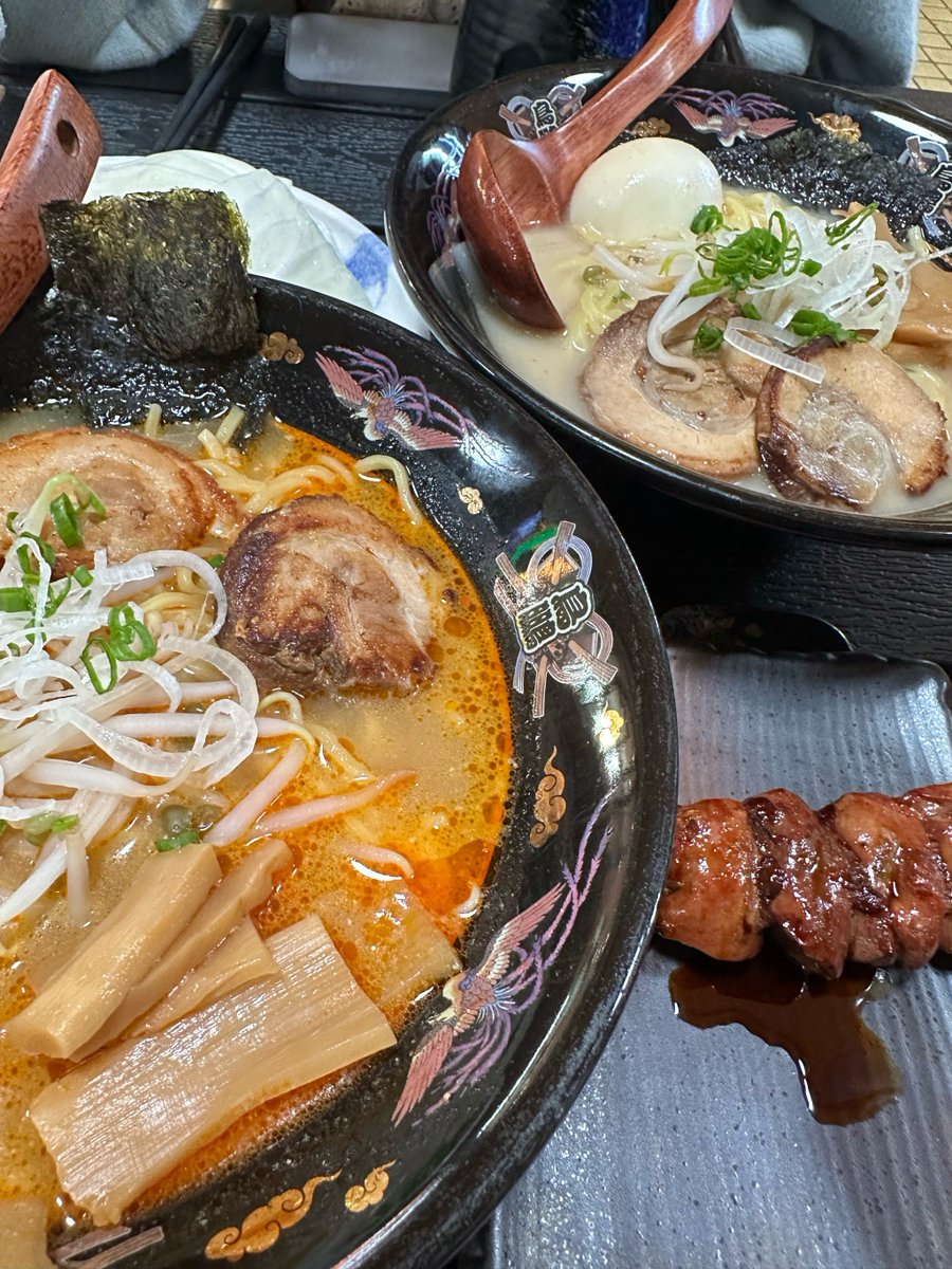Antschiet's tweet photo. Warm miso soup + grilled rice balls = the perfect late-night pick-me-up for tired souls. https://t.co/zwY8GaMetv