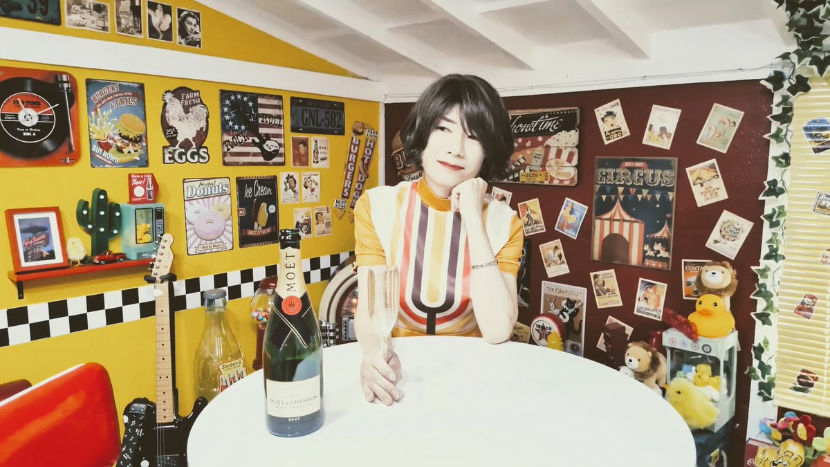 MHayashikawa's tweet photo. 新作MV『その羽根にのせて』を公開しました！
ネオ昭和です。ぜひご視聴ください☺️
https://t.co/pOvHUbLdx9 https://t.co/EFQOprAIO0