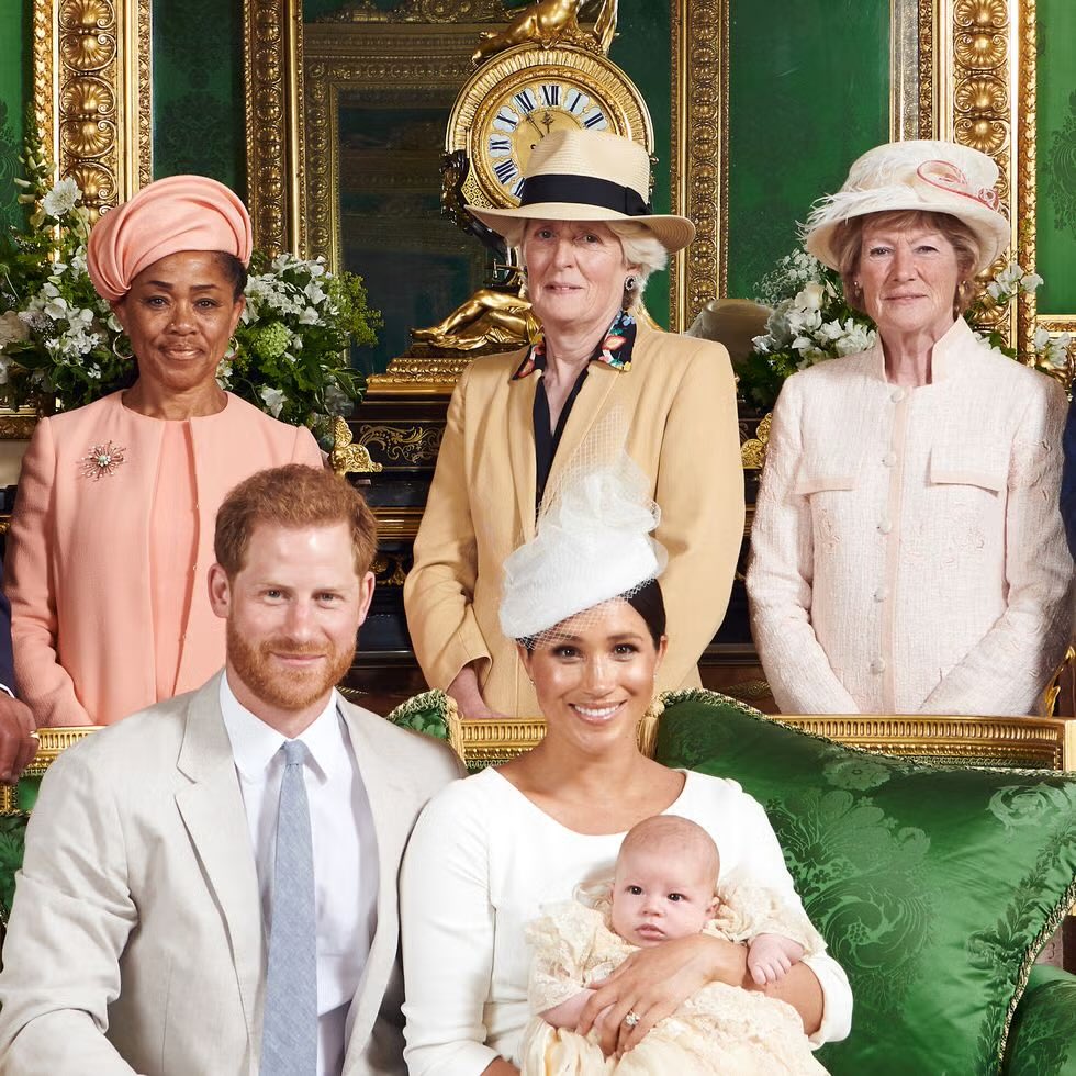 bestofhandm's tweet photo. — harry and meghan plan to take archie and lilibet to see their paternal grandmother’s grave. the spencer family reunion will include all of diana’s siblings, charles spencer, lady jane fellowes and lady sarah mccorquodale. 

diana’s siblings will forever be by harry’s side 🤍 https://t.co/osnd7gR80Z