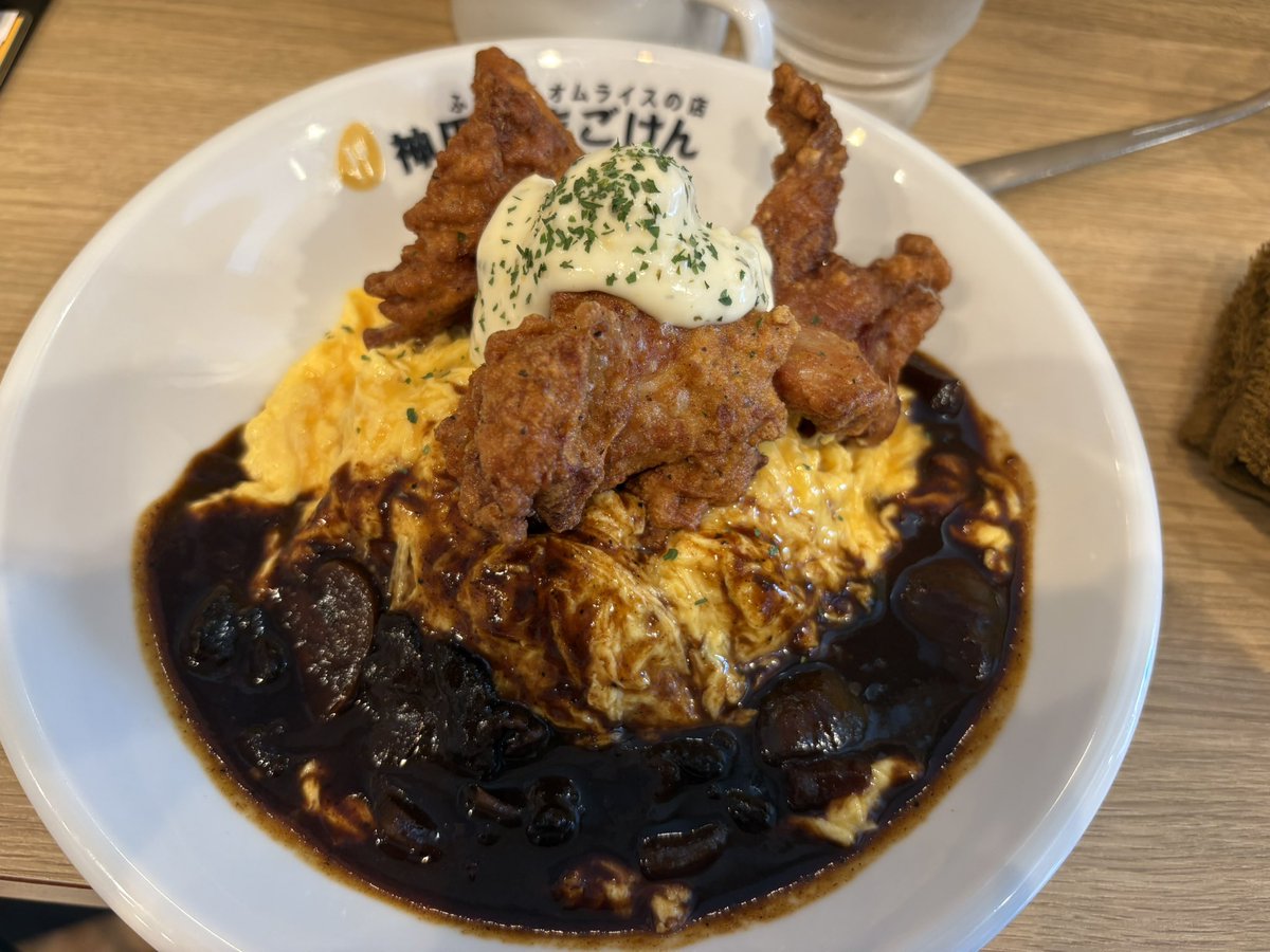 cyan0515's tweet photo. 本日朝、東京駅に着きまして地下で迷子になり、なんとか地下迷宮を抜け出しガストで朝ごはん食べて、また地下迷宮に戻ってポケモンストアでお土産買ったりゴンチャ買ったりして池袋移動して色んな店見て力尽きたから昼ごはん食べて予定より早く切り上げ実家きた。
久々に電車乗った…人多いヨ… https://t.co/XQ2ikoljgC