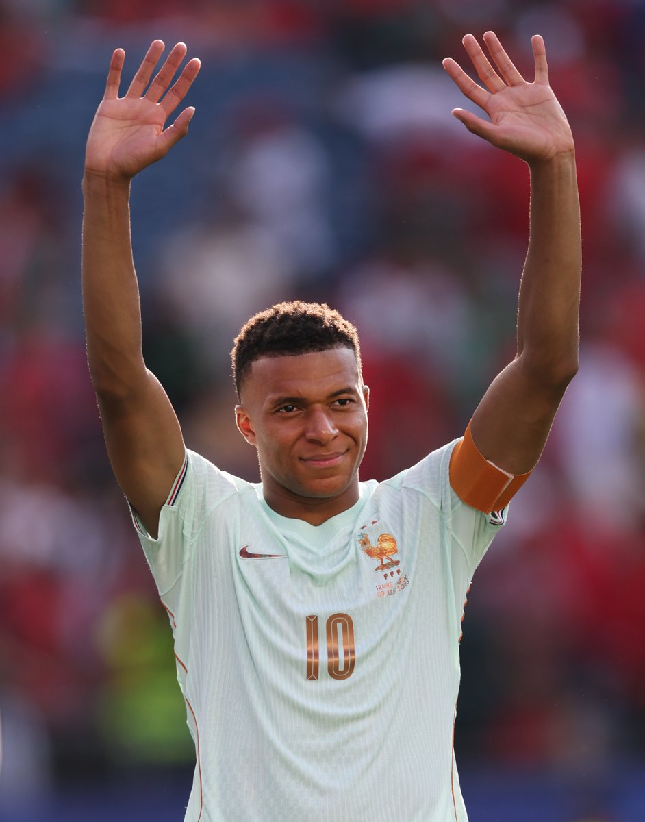 FIFA tweet media