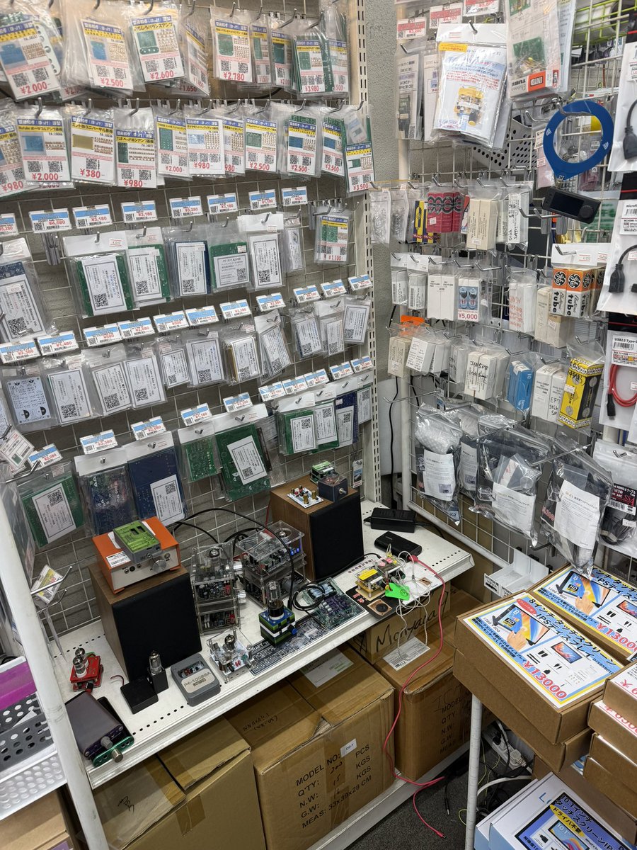 3un01a's tweet photo. hardware hunting in akiba https://t.co/4o5M8nJ4l7