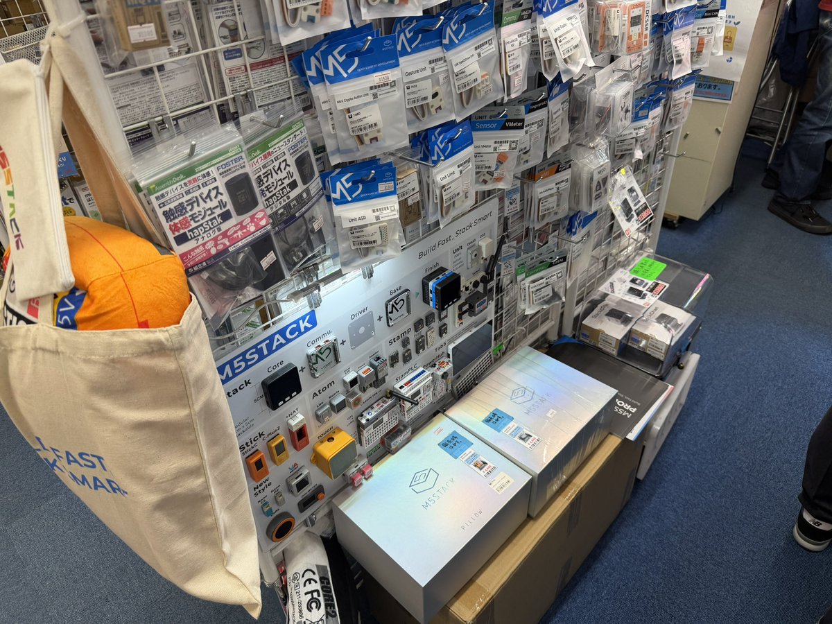 3un01a's tweet photo. hardware hunting in akiba https://t.co/4o5M8nJ4l7