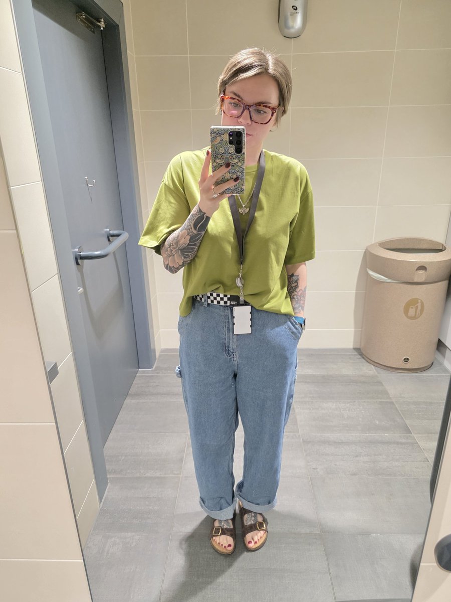 veezerx's tweet photo. Friday 'fits ✌🏻.

(...yes I'm growing my hair out and I know it's giving 'I wanna talk to the manager' vibes) https://t.co/VCthGWcrN3