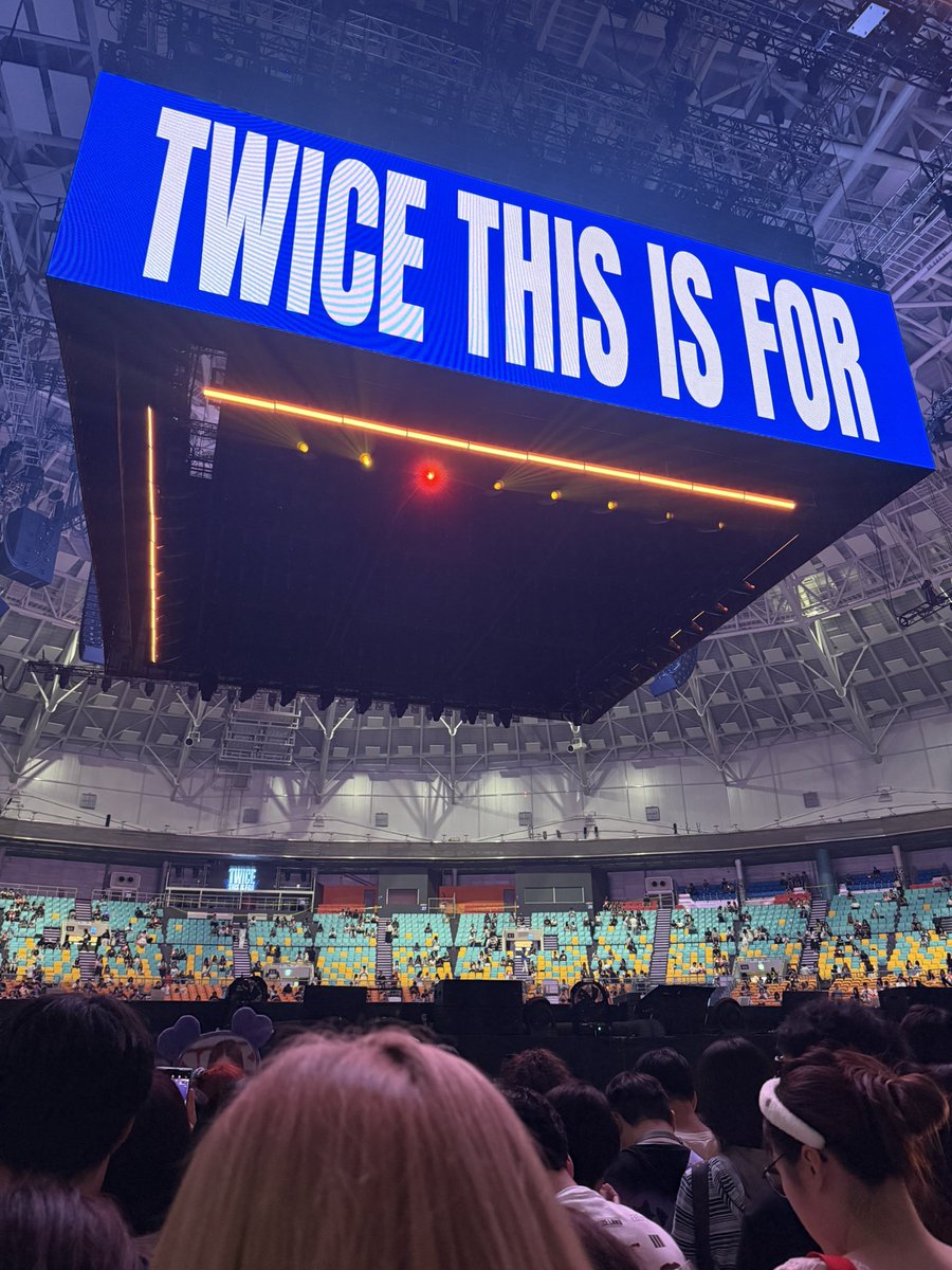 userdahyun's tweet photo. i am HERE

#TWICE #트와이스 #THISISFOR
#TWICE_THISISFOR_WORLD_TOUR
#TWICE_THISISFOR_WORLD_TOUR_IN_SEOUL https://t.co/9lSPyYnV2C