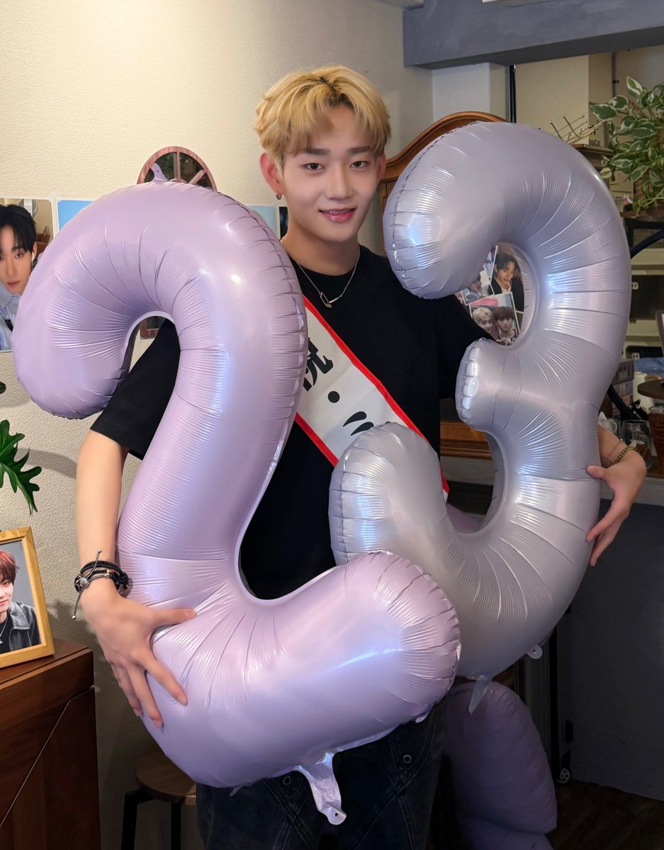 DXMON_HM's tweet photo. 몬스 난 너만 바라봐 끝까지 함께하자🫶

#DXMON #다이몬
#MINJAE #민재 https://t.co/ftRQaYqjPn