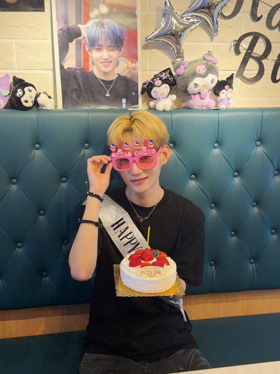 DXMON_HM's tweet photo. 몬스 난 너만 바라봐 끝까지 함께하자🫶

#DXMON #다이몬
#MINJAE #민재 https://t.co/ftRQaYqjPn