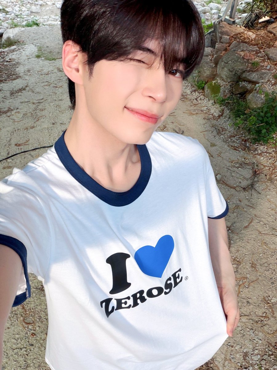 mypluffycloud's tweet photo. 260710 제로베이스원 플러스챗 #성한빈 

𝐙𝐄𝐑𝐎𝐁𝐀𝐒𝐄𝐎𝐍𝐄 𝟑𝐑𝐃 𝐀𝐍𝐍𝐈𝐕𝐄𝐑𝐒𝐀𝐑𝐘
I 💙 ZEROSE https://t.co/limaxt4byU