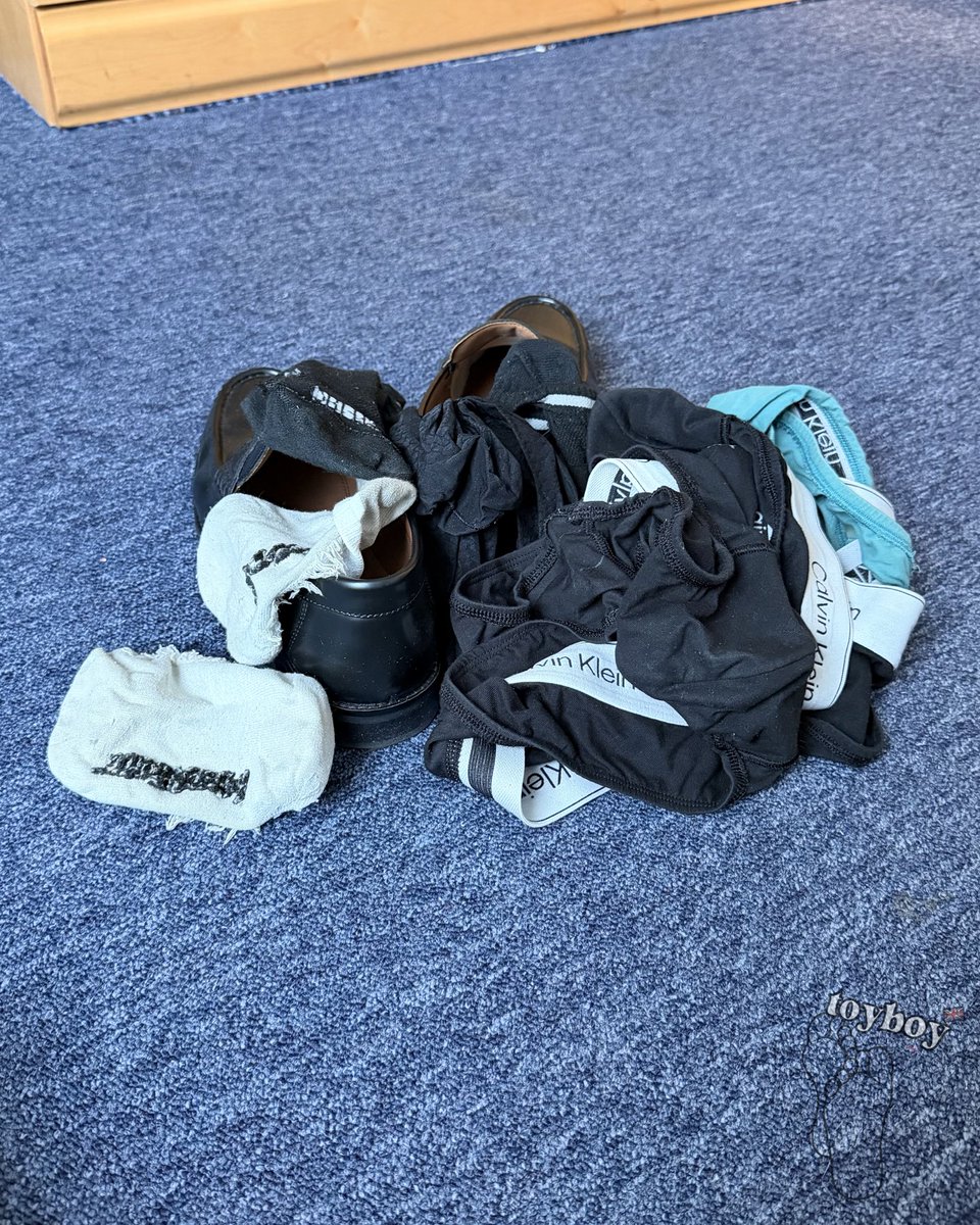 toyboyft's tweet photo. It’s been a crazy couple days and it’s been hottttt! 🥵

#feetworship #feet #footgod #gayfeet #sweatyfeet #footfetish #footmaster #footdom #dom #sub #findom #worship #findommaster #sweaty #sockfetish https://t.co/NRdAjoCDjm