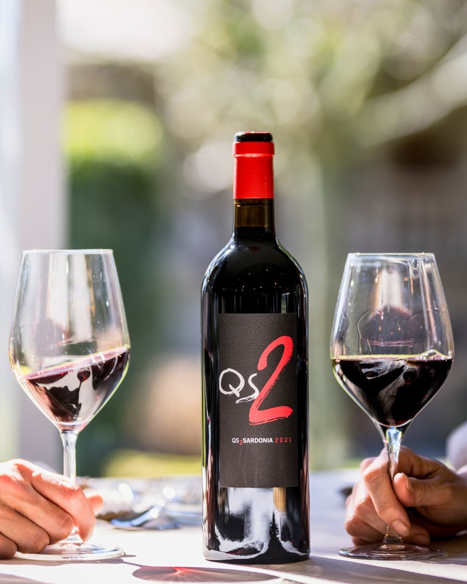 QuintaSardonia's tweet photo. Los brindis son los que se improvisan, siempre con #QS2. Un vino sedoso, equilibrado y con aromas de anís, notas mentoladas y grosellas sobre un fondo de clavo y pimienta blanca 🍷
.
.
#GrupoTerrasGauda #SomosTerrasGauda #QuintaSardonia #ValledelDuero #winery #redwine #wine #vino https://t.co/s8nQkHFymk