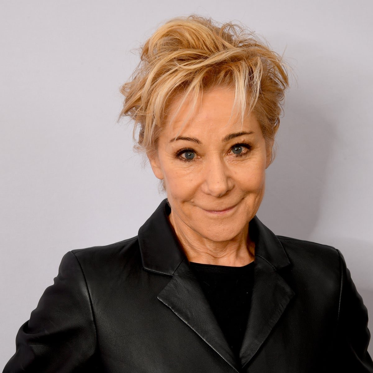 TharriesYT's tweet photo. 🚨CASSANDRA UNMASKED🚨 I’ve been doing some research, and Cassandra from Doctor Who isn’t actually a bunch of skin on a rack. It’s a woman called Zoë Wanamaker who is an actor! The BBC are laughing at us. https://t.co/qpaVMT9bec