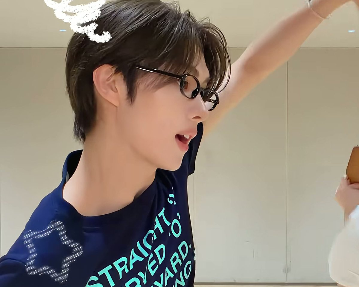 chunloversclub's tweet photo. 어제 받은 스핀 #samemood https://t.co/Ju6oT7bquK