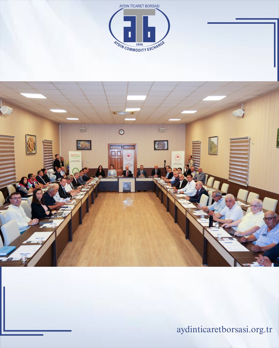 AYDINBORSA09's tweet photo. Aydın İncirinin Geleceği Sektör Paydaşlarıyla Değerlendirildi

T.C. Aydın Valisi Dr. Osman Varol başkanlığında gerçekleştirilen İncir Sektör Paydaşları Toplantısı, AK Parti Aydın Milletvekilleri Seda Sarıbaş ve Ömer Özmen, T.C. Aydın Büyükşehir Belediye Başkanı Özlem Çerçioğlu, ilgili kamu kurum ve kuruluşların temsilcileri, sektör paydaşları ile üreticilerin katılımıyla gerçekleştirildi.

Toplantıya Aydın Ticaret Borsası’nı temsilen Yönetim Kurulu Başkanı Fevzi Çondur ile Meclis Başkan Yardımcısı Ali Çevik katılım sağladı.

Toplantıda, Aydın'ın tarımsal üretimi ve ihracatı açısından stratejik öneme sahip olan incir sektörünün mevcut durumu kapsamlı şekilde değerlendirildi. Üretimden ihracata kadar uzanan süreçler ele alınırken; sürdürülebilir üretim uygulamalarının yaygınlaştırılması, kalite ve verimliliğin artırılması, üreticilerin desteklenmesi, katma değeri yüksek üretimin teşvik edilmesi ve Aydın incirinin uluslararası pazarlardaki güçlü konumunun korunmasına yönelik görüş alışverişinde bulunuldu.

#aydınticaretborsası #incir #yöreselürünler