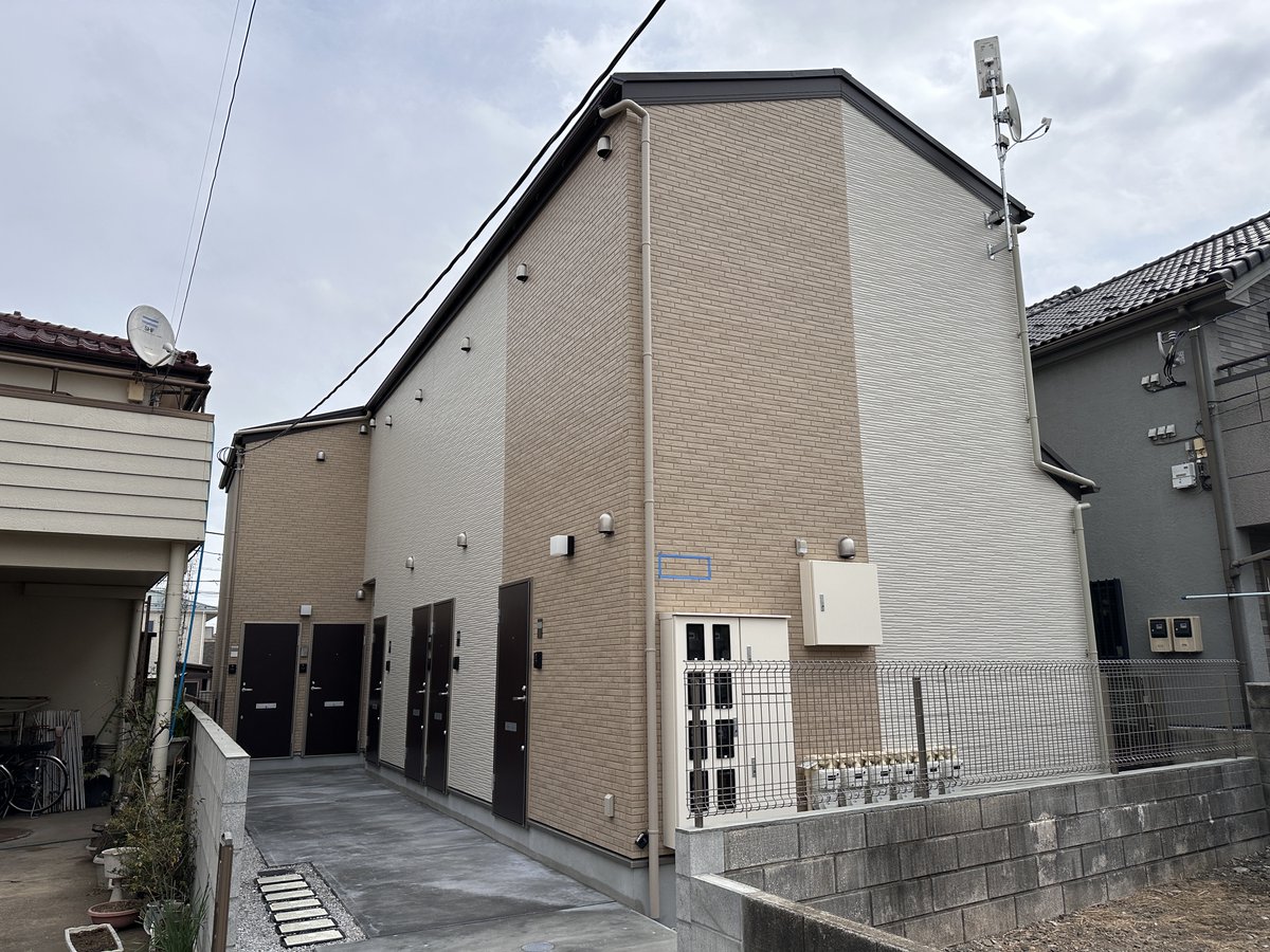 globp_official's tweet photo. 【工事進捗】武蔵関の物件が竣工しました！
2階建長屋6戸のアパートで、全部屋に独立洗面台付きの1Kタイプなので一人暮らしにぴったりです。

#バーミープレイス武蔵関 #収益アパート #収益物件 #不動産投資 #アパート経営 #新築物件 https://t.co/qaS5zNaaXM