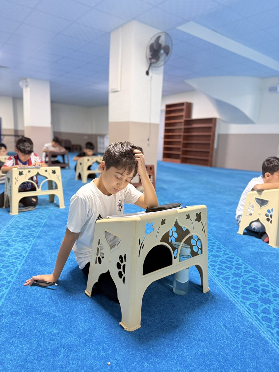 AlaaddinCosar38's tweet photo. Abdullahpaşa Mescidi’nde sınav heyecanı! 🕌✨

Yaz Kur’an Kursumuz tüm coşkusuyla devam ediyor. Öğrencilerimizin öğrendiklerini pekiştirmek için “Dinimi Öğreniyorum” kitabımızdan her hafta düzenlediğimiz sınavlarımızdan birini daha bugün başarıyla tamamladık. 📖✍️ https://t.co/Ka6MUbk0IX