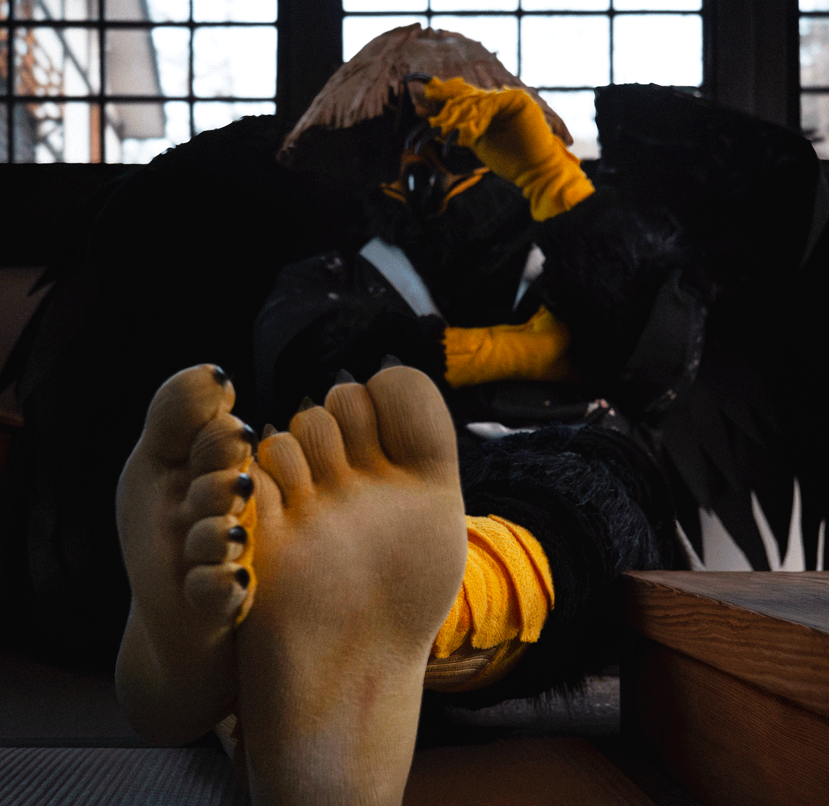 blacksea227's tweet photo. 지친 몸을 잠시 쉬어가는 독수리 나그네.
#FursuitFriday https://t.co/Pl99SG5YhX