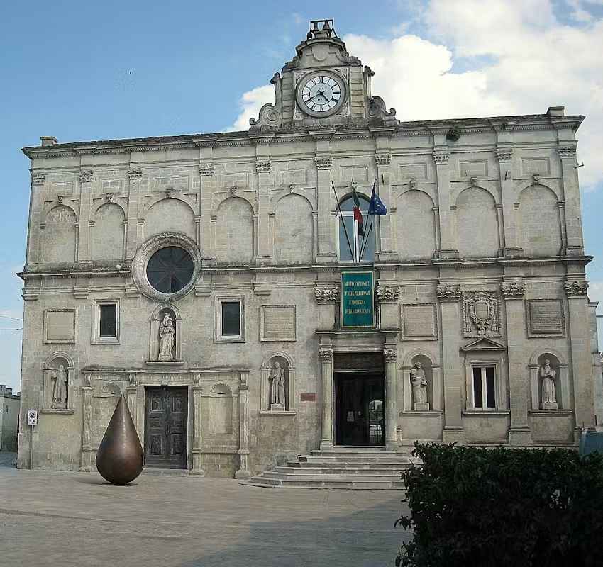 pietromit's tweet photo. @mondointasca Ci sono immagini fotografiche che nascono dalla frenesia dello scatto e altre che, invece, studiano il soggetto con cura. Dal 7 luglio all’8 novembre, il #MuseoNazionale di #Matera ospita un viaggio straordinario di #MimmoJodice. https://t.co/oYlNereZ8N https://t.co/CppbtBHagx