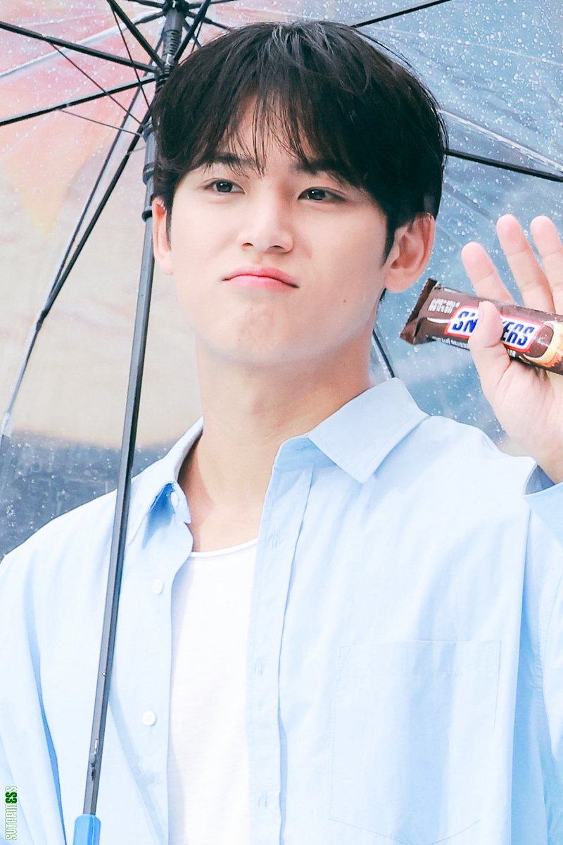 Svtppiness's tweet photo. 260709 Snickers pop-up

#세븐틴 #seventeen
#민규 #mingyu #ミンギュ
#김민규 #kimmingyu https://t.co/tenFiLRFFq