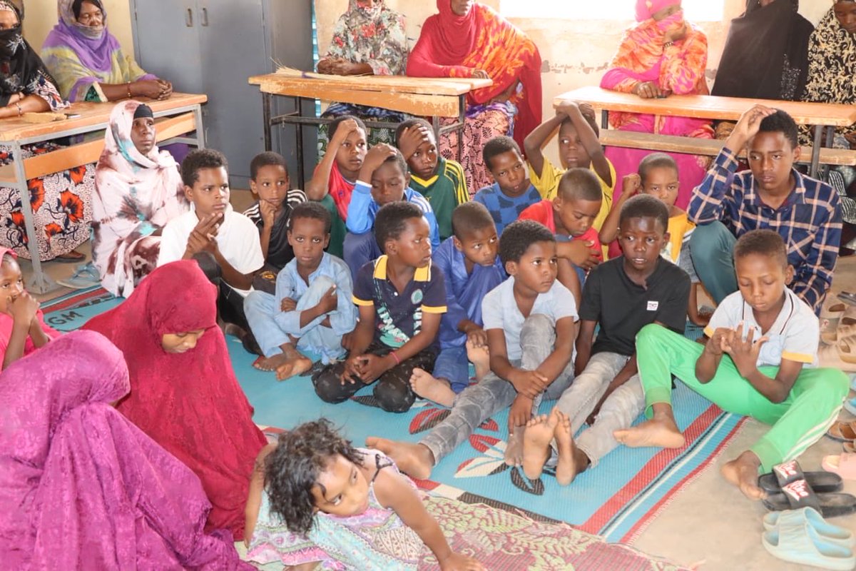 UReportNiger's tweet photo. La Communauté U-Report Muryar Matasa de Tchirozérine a organisé une journée de sensibilisation sur l’importance de la scolarisation de la jeune fille et son maintien à l’école jusqu’à l’âge de 18 ans.

Bravo aux colibris pour cet engagement en faveur de l’éducation des filles 💙 https://t.co/BOqwhsTaSD