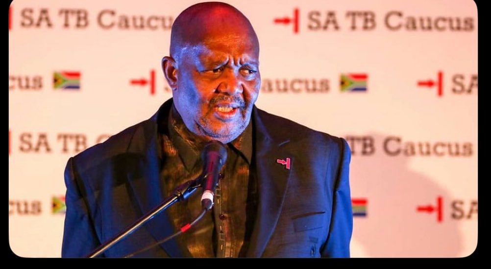 Jeremy_de_King's tweet photo. @PhakelaMthakath Ngyaqala ukuvumelana nawe Sthuphethu. I think I must review my position on this matter https://t.co/MmXQaIZWBY