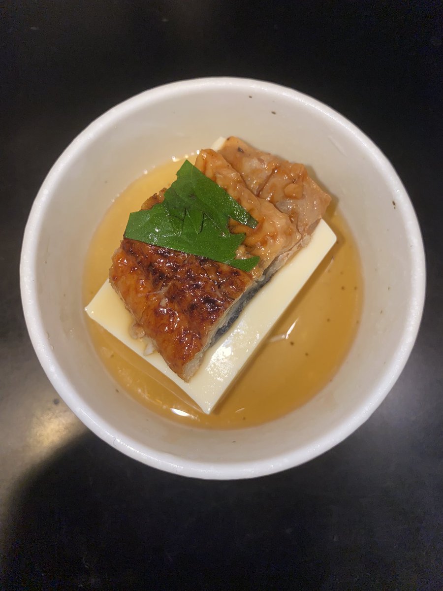 taba0419's tweet photo. 昼焼肉ランチ、夜ライブの間にうどん。うなぎ豆腐もらえた😆 https://t.co/OdNtQkpt43