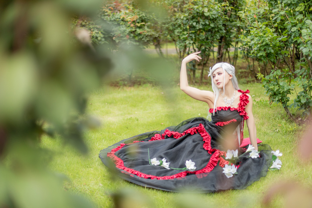 rei_20190's tweet photo. 【cosplay/コスプレ】
私はご都合主義な解決担当の王女である
オクタヴィア

薬と毒。
祝いと弔い。
地獄の最果てで咲く、二面性を持つ白き花。

photo @sigh_photo
#JCF京成バラ園 https://t.co/YlXfot5aim