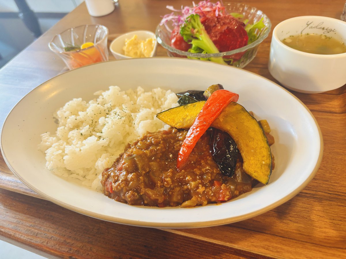 Sashimi__VRC's tweet photo. 病院帰りに収穫の手伝い
疲れた、髪ボサボサ
でも田舎で吸うヤニが一番美味い https://t.co/THJjLQvkXZ