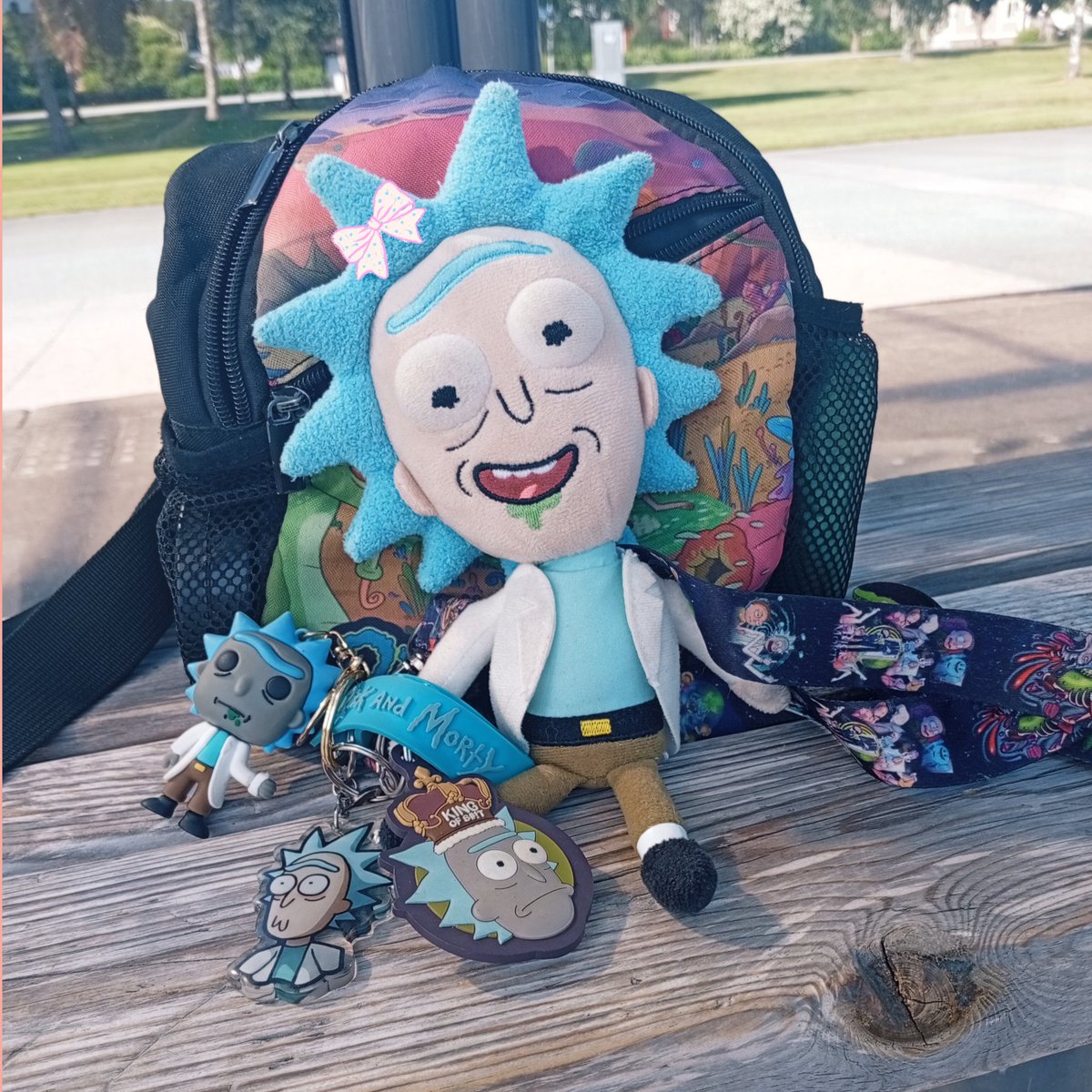 RicksanchezY915's tweet photo. Went amazing at the doctor's, upping my adhd meds as planned ✨💪Waiting on the bus home in the shadows because the sun wants to murder us 😚💝  (sticker addict💖) https://t.co/ABxqRw5FRv