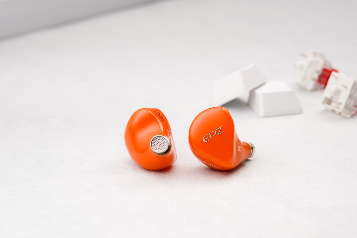 EPZ_official's tweet photo. Made to fit real ears.🎵
The 3D-printed resin shell follows the natural shape of your ear, keeping each side light at just 3.9g.
Less bulk and less pressure, 🍃♪
whether you're gaming for hours or commuting in the summer heat.🔋✨
#EPZAudio #gaming #gamingIEM #FPSGaming #gamingsetup #audio #AudioGear #G20Pro