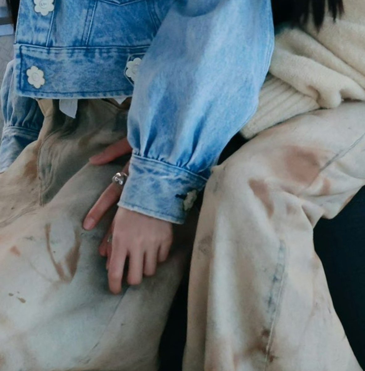 pfayemlsrn_'s tweet photo. omg, faye's hand 🫠

#FayeAtom #FayePeraya #AtomPariya https://t.co/dGCZ9OGc2t